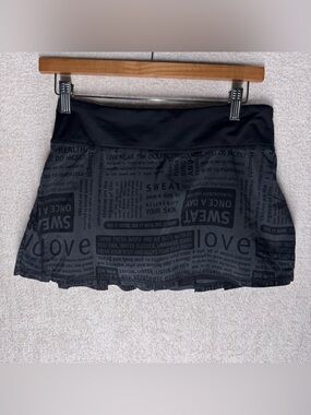 lululemon Women's Athletic Mini Skirt Size 4 Black Gray Printed Running Skirt